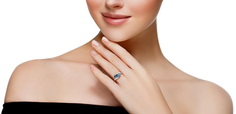 Alexandrite and Diamond 3-Stone Anniversary Ring 1.50 Carats Oval Shape