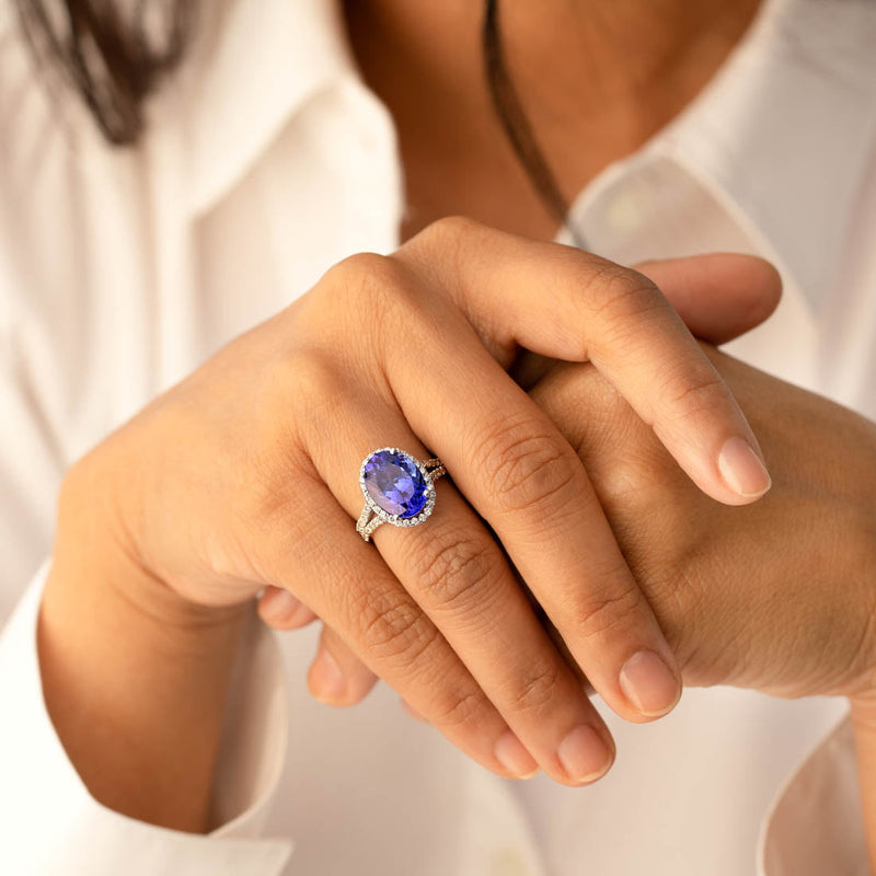 Tanzanite Ring 14 Karat White Gold Oval Shape 5.64 Carats