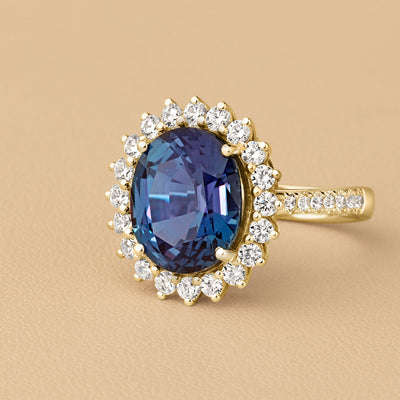 Peora Alexandrite Ring 6.75 Carats Oval Shape 14K Yellow Gold with Diamonds