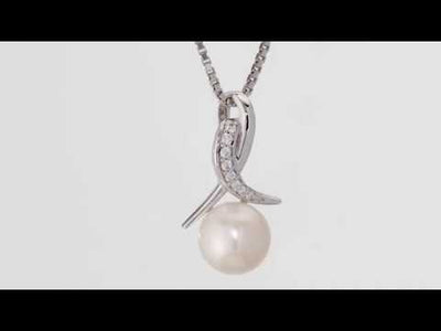 Video of Peora Freshwater Cultured White Pearl Ribbon Pendant Necklace in Sterling Silver SP10934. Includes a Peora gift box. Free shipping, 30-day returns, authenticity guaranteed. 